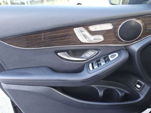 Used 2019 Mercedes-Benz GLC 300 4MATIC image 18