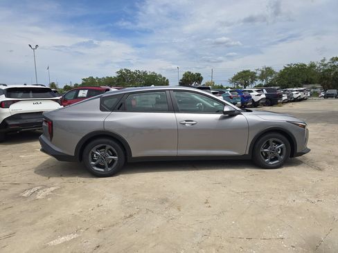 New 2026 Kia K4 FWD image 9