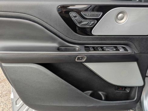 Used 2022 Lincoln Aviator Reserve w/ Equipment Group 201A AWD/4WD image 15