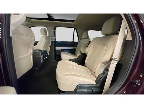 Used 2024 Ford Expedition Platinum AWD/4WD image 15