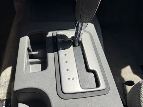 Used 2018 Nissan Frontier SV AWD/4WD image 38