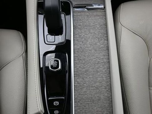 Used 2023 Volvo XC90 B6 Plus w/ Protection Package Premier AWD/4WD image 11