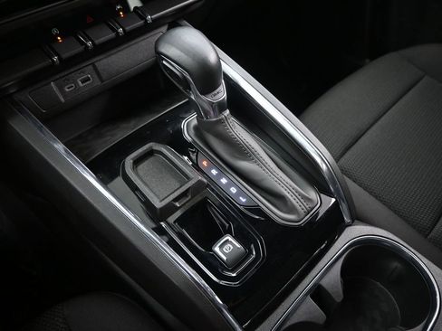 Used 2024 GMC Canyon Elevation image 18