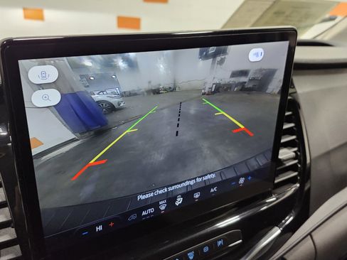 Used 2023 Ford Transit 350 XLT image 2