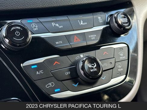 Used 2023 Chrysler Pacifica Touring-L FWD image 26