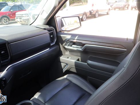 Used 2025 GMC Sierra 1500 SLT AWD/4WD image 22