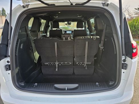 New 2026 Chrysler Pacifica Select image 15