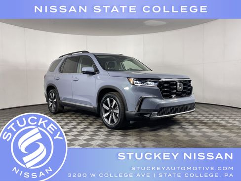 Used 2024 Honda Pilot Touring image 1
