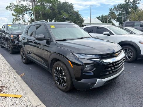 Used 2021 Chevrolet TrailBlazer LT w/ Convenience Package FWD image 3