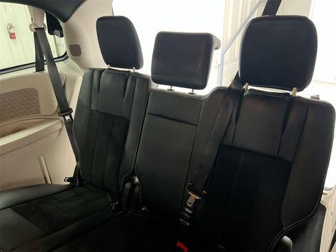 Used 2019 Dodge Grand Caravan SXT image 28