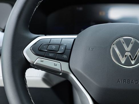 New 2026 Volkswagen Taos SE FWD image 58