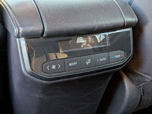 Used 2024 Toyota Highlander LE image 22