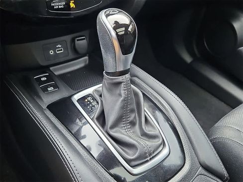 Used 2020 Nissan Rogue SL w/ Premium Package image 12