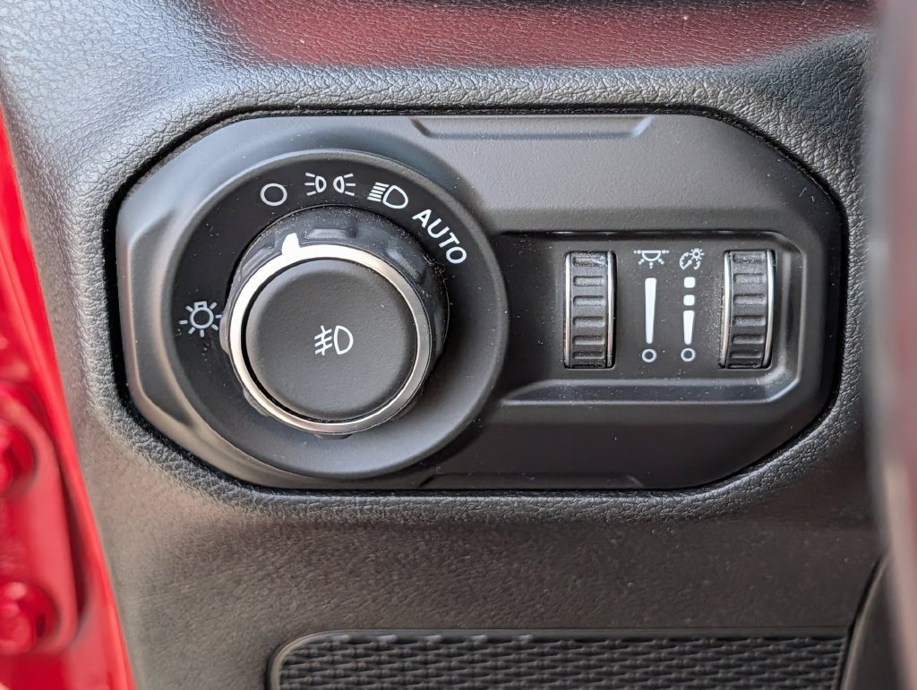 Used 2021 Jeep Wrangler Unlimited Rubicon w/ Cold Weather Group AWD/4WD image 23
