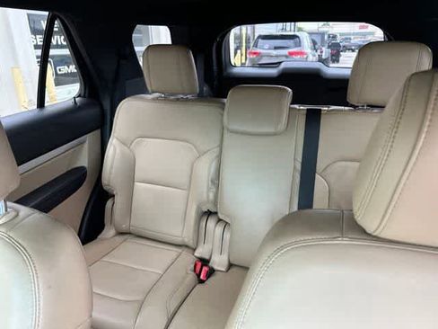 Used 2017 Ford Explorer XLT w/ Equipment Group 202A AWD/4WD image 5