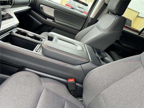 Certified 2025 Ford Expedition Active image 10