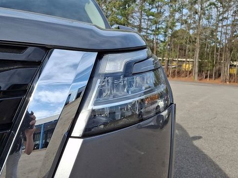 Used 2022 Nissan Pathfinder SV AWD/4WD image 10