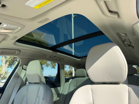 Certified 2023 Volvo XC60 B5 Plus w/ Protection Package Premier image 21