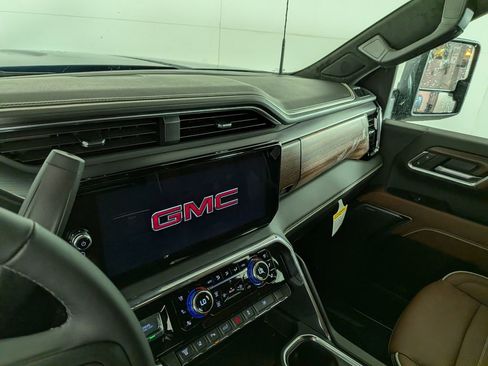 New 2026 GMC Sierra 3500 Denali Ultimate w/ LPO, Black Badging Package AWD/4WD image 22