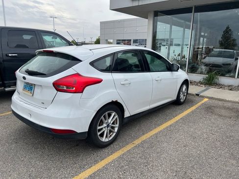 Used 2017 Ford Focus SE FWD image 2