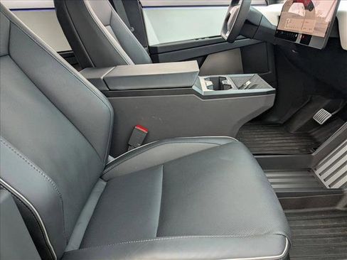 Used 2024 Tesla Cybertruck AWD Crew Cab image 19