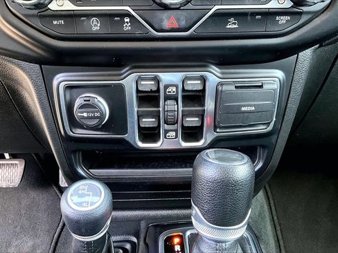 Certified 2022 Jeep Wrangler Sport S image 16