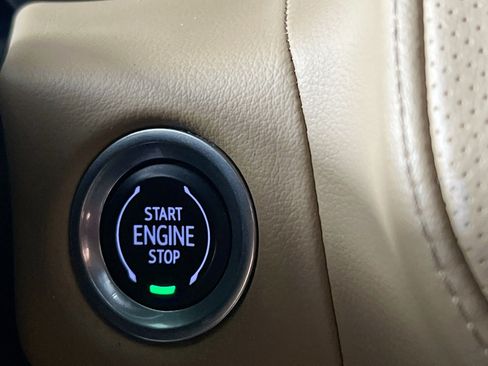 Used 2021 Chevrolet Tahoe Premier AWD/4WD image 23