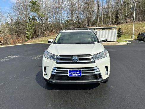 Used 2018 Toyota Highlander Limited Platinum image 2
