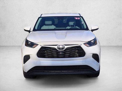 Used 2023 Toyota Highlander L AWD/4WD image 2