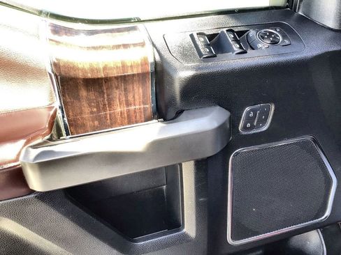 Used 2015 Ford F150 Platinum w/ Equipment Group 701A Luxury image 23