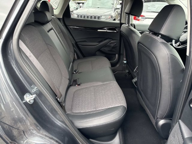 Used 2025 Kia Seltos S AWD/4WD image 11