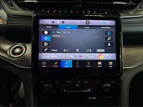 Used 2023 Jeep Grand Cherokee Limited w/ Luxury Tech Group II image 21