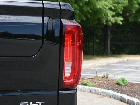 Used 2023 GMC Sierra 1500 SLT w/ SLT Premium Package AWD/4WD image 13