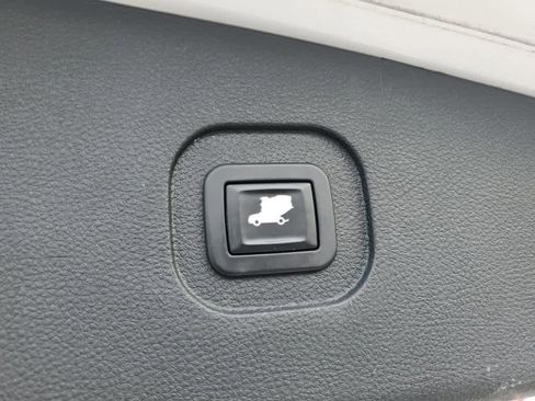 Used 2016 Chevrolet Equinox LTZ w/ Enhanced Convenience Package image 22