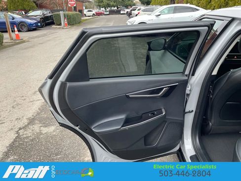 Used 2025 Kia EV6 Wind image 38