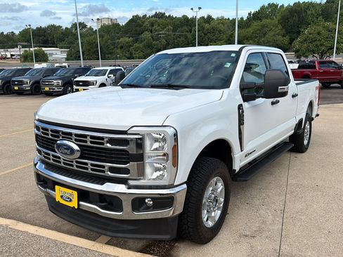 Used 2025 Ford F250 XLT w/ FX4 Off-Road Package AWD/4WD image 4