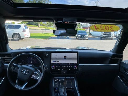 Used 2024 Lexus GX 550 w/ Cold Area Package AWD/4WD image 9
