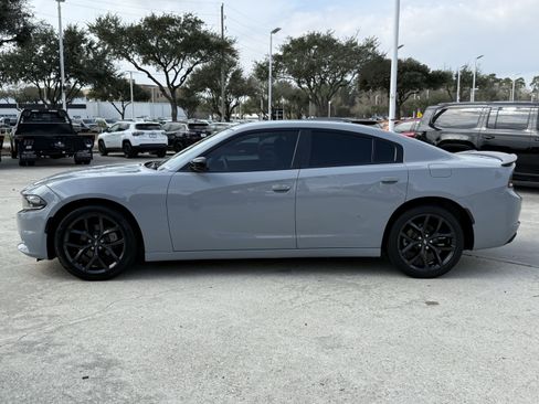 Used 2022 Dodge Charger SXT w/ Blacktop Package image 8
