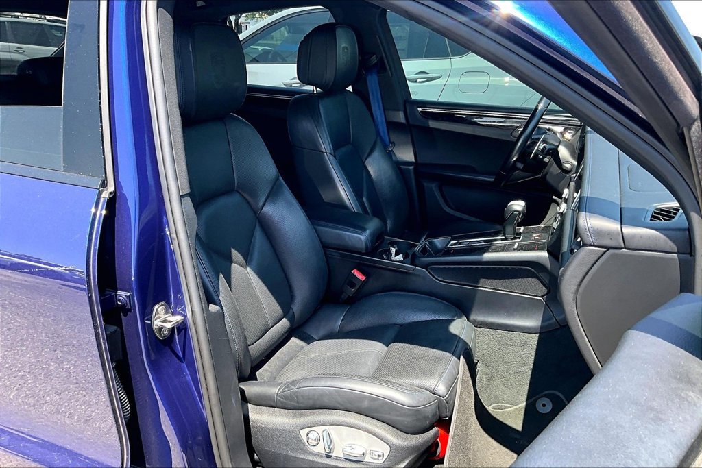Used 2023 Porsche Macan Turbo AWD/4WD image 9