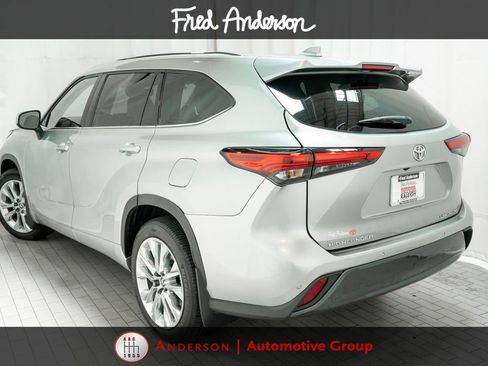Used 2022 Toyota Highlander Limited AWD/4WD image 3