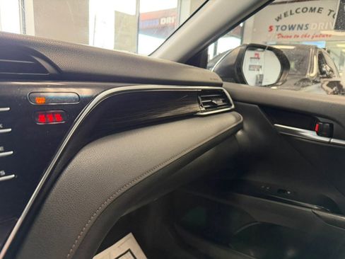 Used 2018 Toyota Camry LE image 33