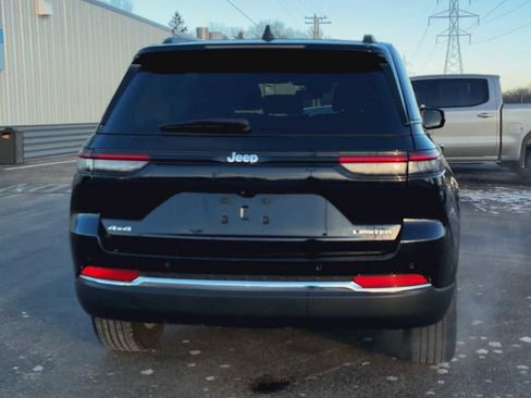Used 2023 Jeep Grand Cherokee Limited image 3