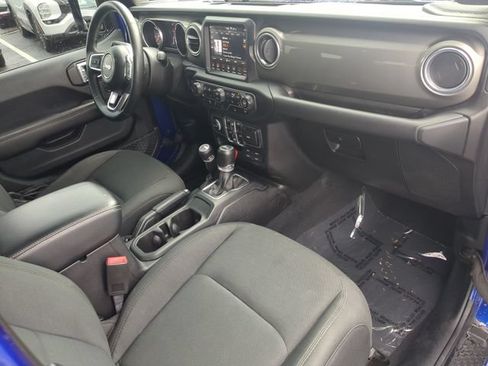Used 2018 Jeep Wrangler Unlimited Sahara AWD/4WD image 14