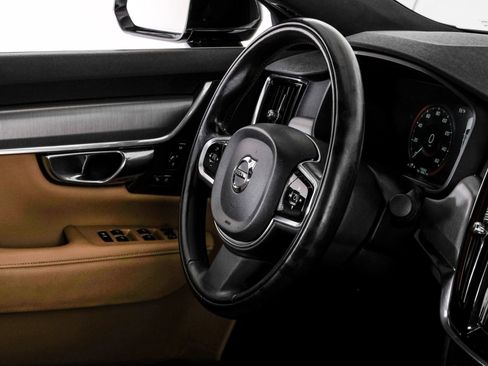 Used 2017 Volvo S90 T6 Momentum w/ Vision Package image 16