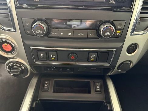Used 2021 Nissan Titan SV w/ SV Convenience Package image 24