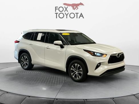 Used 2022 Toyota Highlander XLE AWD/4WD image 7