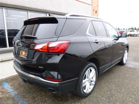 Used 2018 Chevrolet Equinox Premier image 3