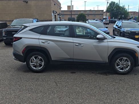 Used 2025 Hyundai Tucson SE AWD/4WD image 4