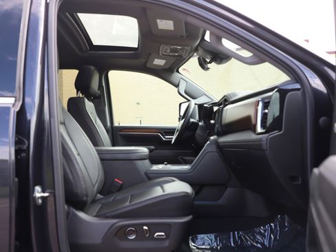 Used 2024 GMC Sierra 2500 Denali w/ Denali Reserve Package AWD/4WD image 11