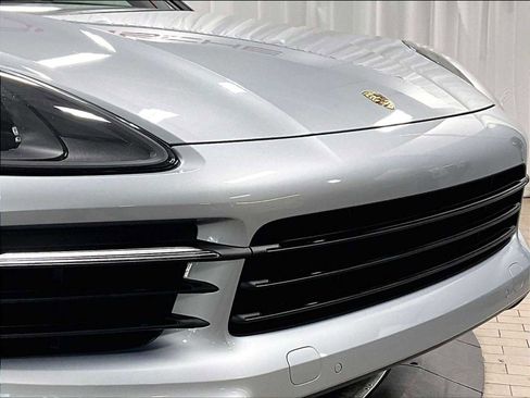 Used 2023 Porsche Cayenne image 33